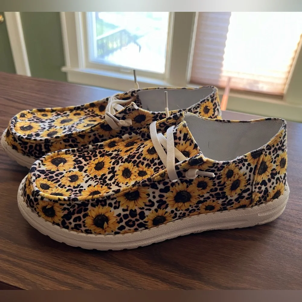 Hey Dude type shoes , sunflower‎ design! Like new! Sz 41